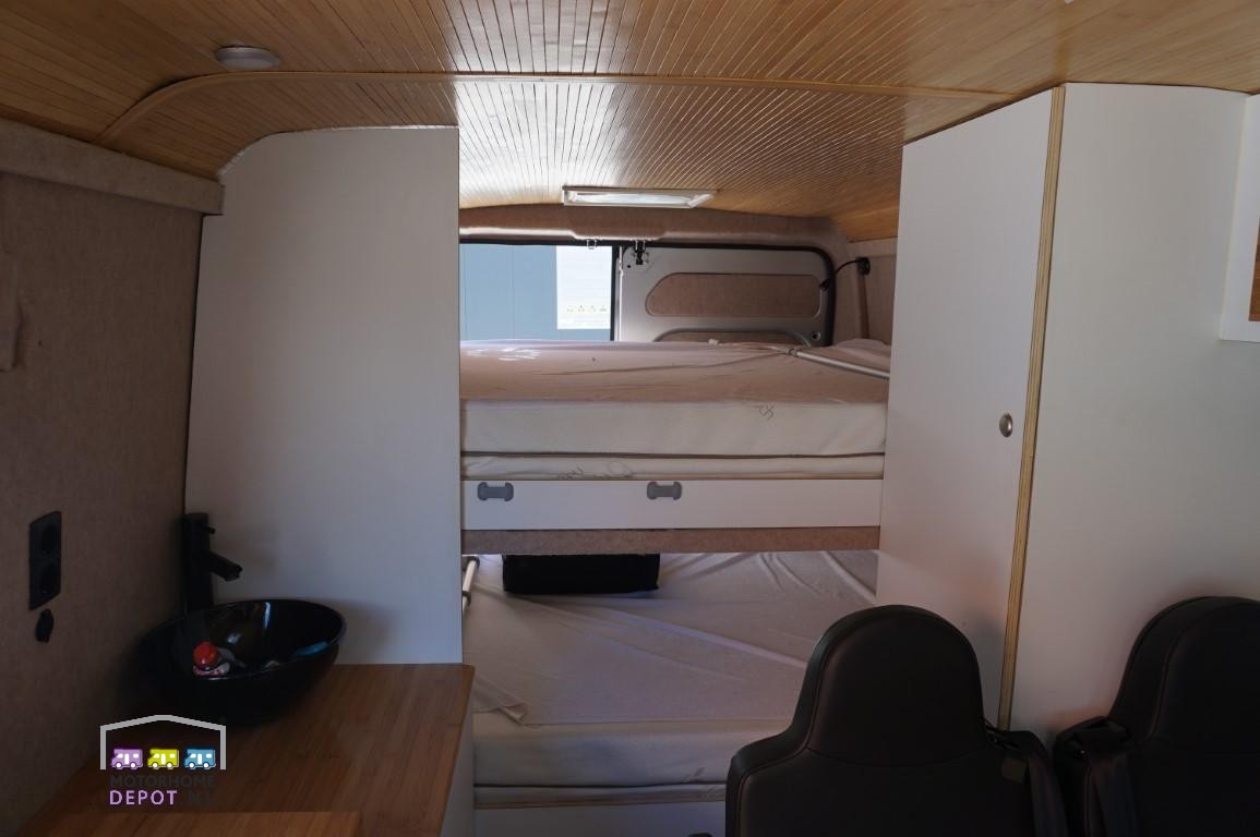 Echt interieur van Peugeot Boxer Buscamper